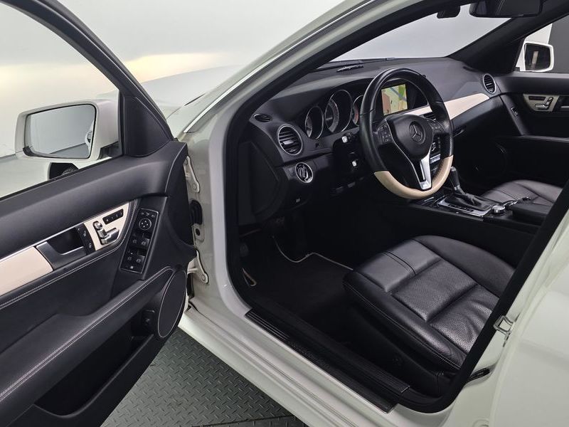 2013 Mercedes-Benz C-Class C200 CGI Avantgarde Style Package photo 11