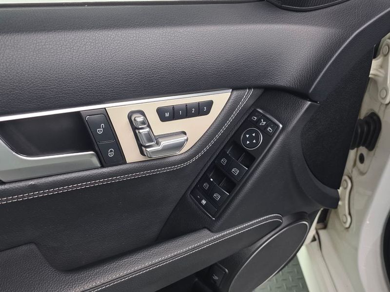 2013 Mercedes-Benz C-Class C200 CGI Avantgarde Style Package photo 17