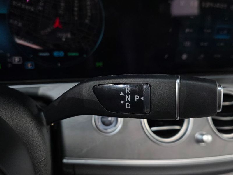 2022 Mercedes-Benz E-Class E350 4MATIC AMG Line photo 9
