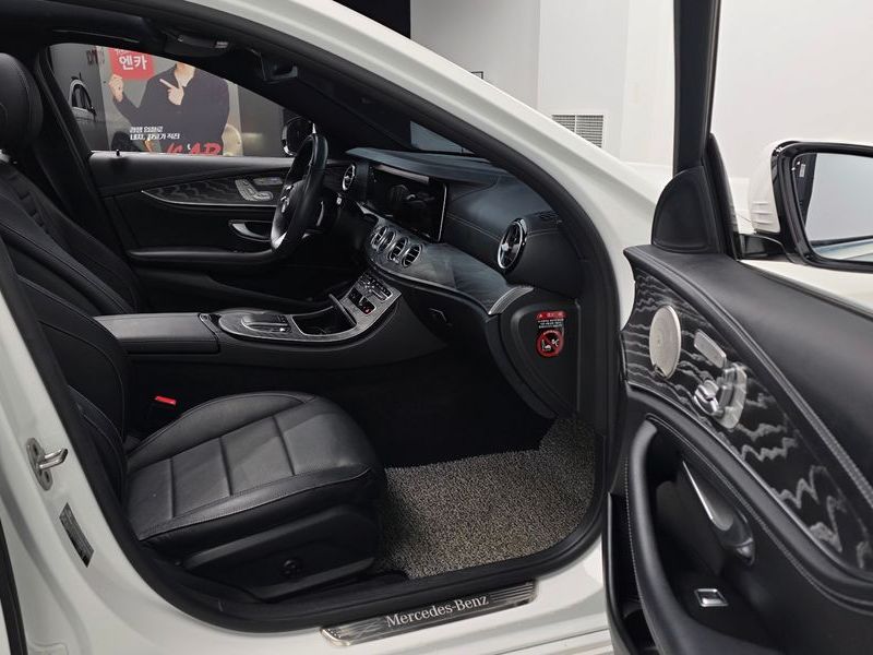 2022 Mercedes-Benz E-Class E350 4MATIC AMG Line photo 11
