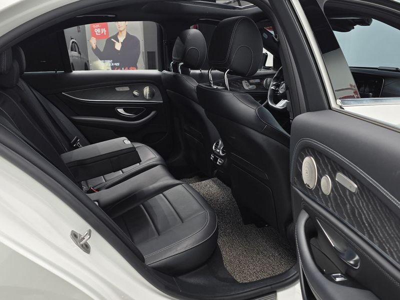 2022 Mercedes-Benz E-Class E350 4MATIC AMG Line photo 12
