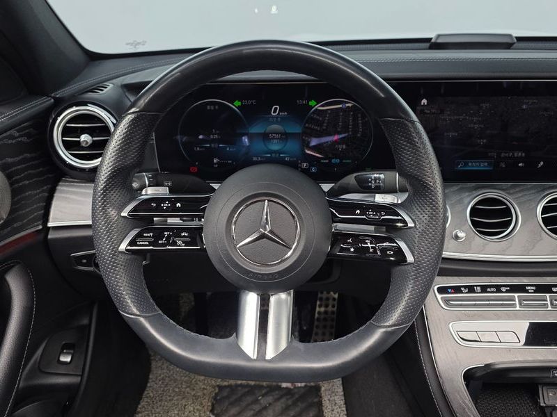2022 Mercedes-Benz E-Class E350 4MATIC AMG Line photo 13