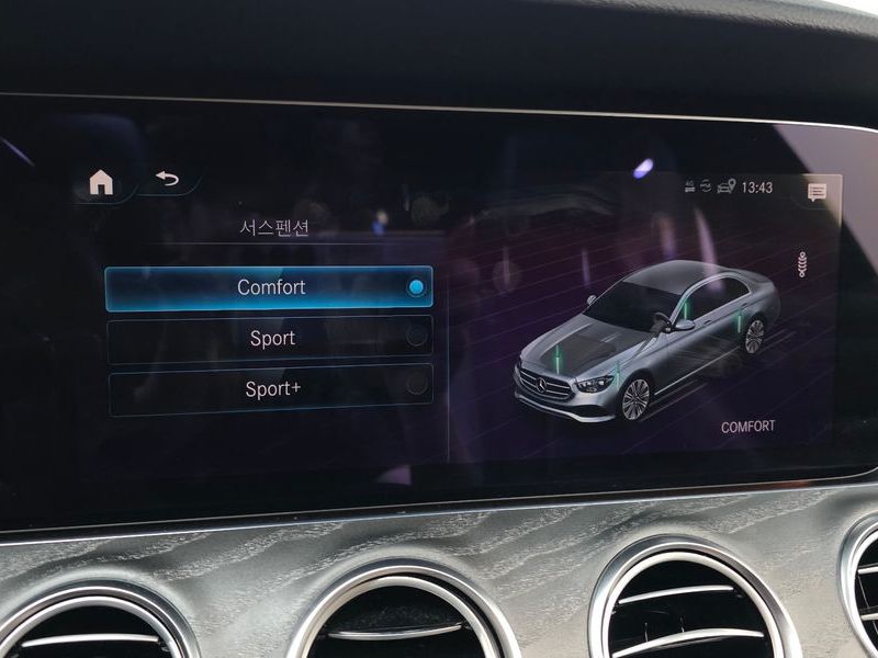 2022 Mercedes-Benz E-Class E350 4MATIC AMG Line photo 18