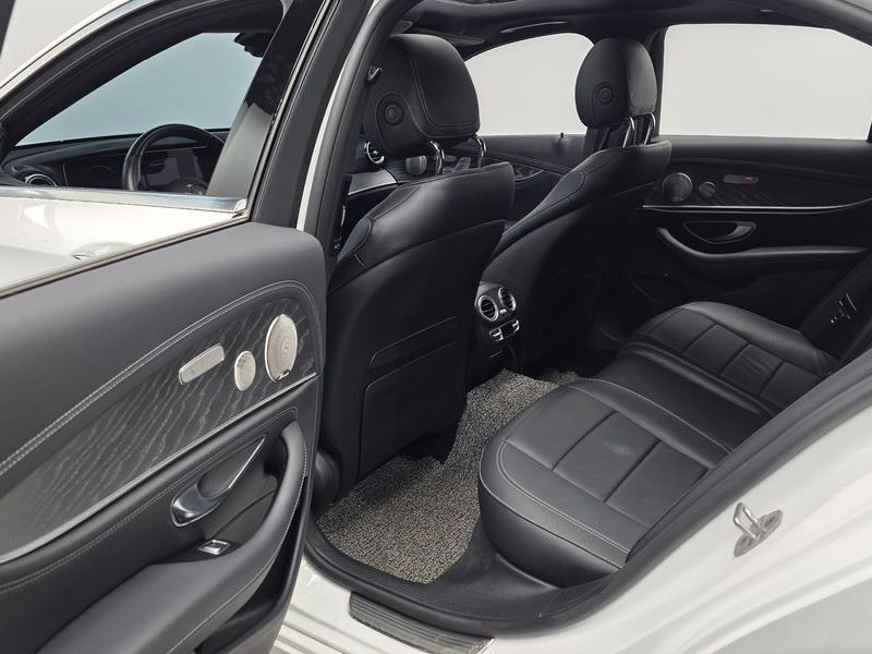 2022 Mercedes-Benz E-Class E350 4MATIC AMG Line photo 26