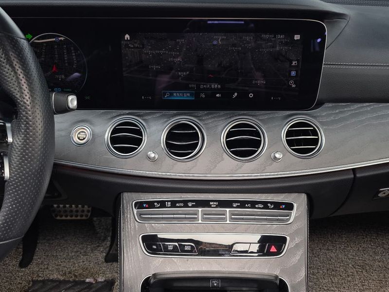 2022 Mercedes-Benz E-Class E350 4MATIC AMG Line photo 29