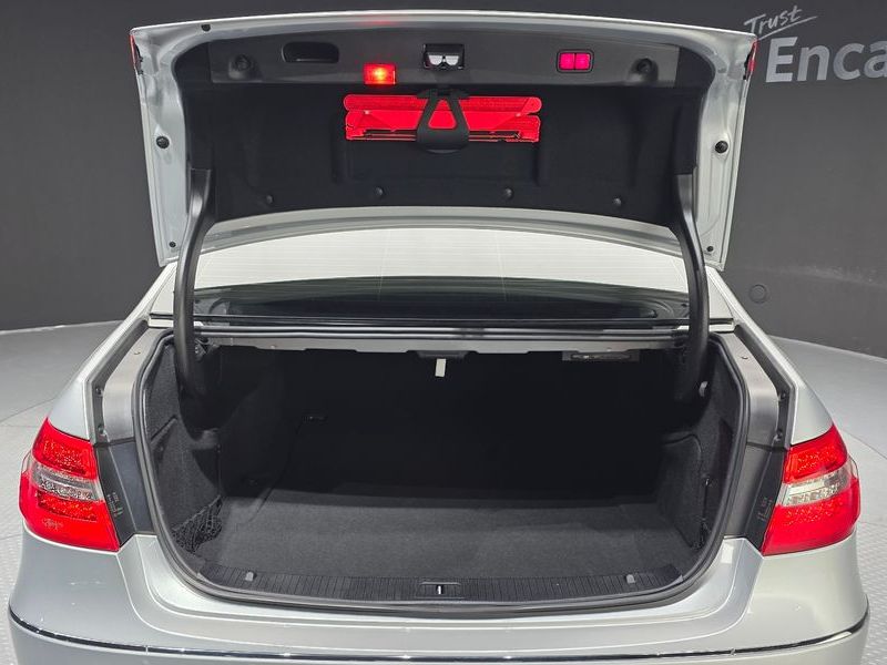2012 Mercedes-Benz E-Class E350 photo 18