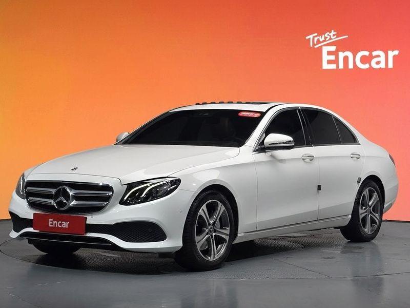 2019 Mercedes-Benz E-Class E300 Avantgarde photo 1