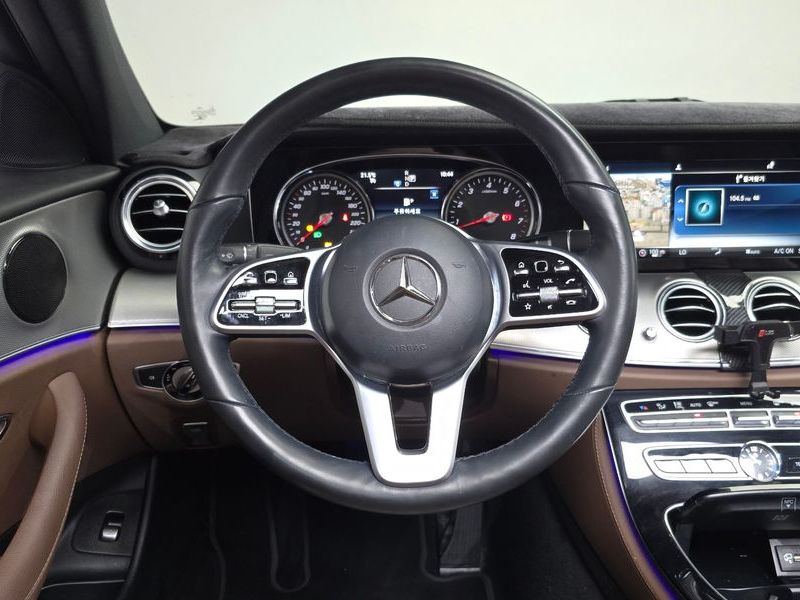 2019 Mercedes-Benz E-Class E300 Avantgarde photo 13