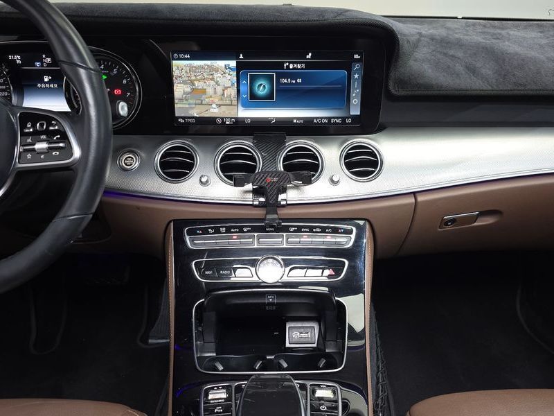 2019 Mercedes-Benz E-Class E300 Avantgarde photo 14