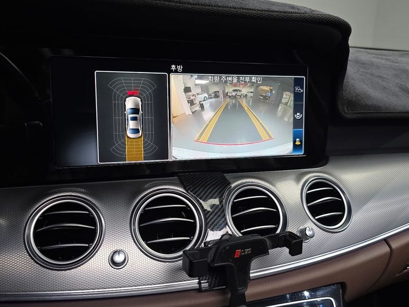 2019 Mercedes-Benz E-Class E300 Avantgarde photo 15