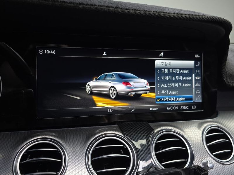 2019 Mercedes-Benz E-Class E300 Avantgarde photo 16