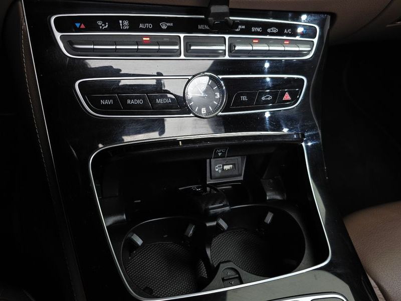 2019 Mercedes-Benz E-Class E300 Avantgarde photo 17