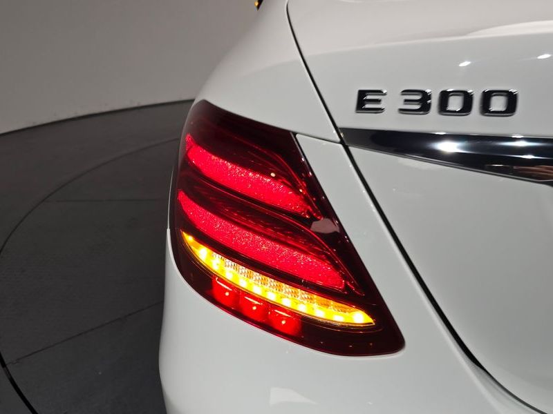 2019 Mercedes-Benz E-Class E300 Avantgarde photo 23