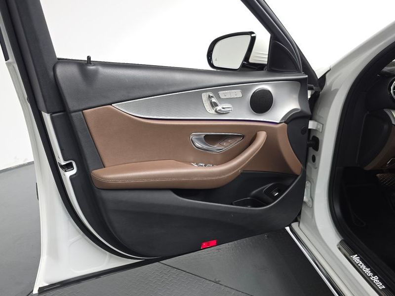 2019 Mercedes-Benz E-Class E300 Avantgarde photo 28