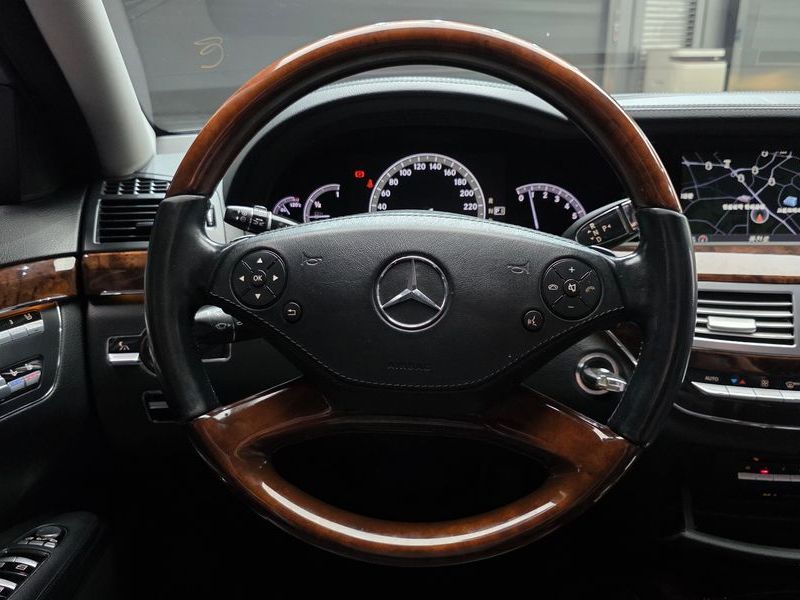 2012 Mercedes-Benz S-Class S500L BlueEFFICIENCY 4MATIC photo 13
