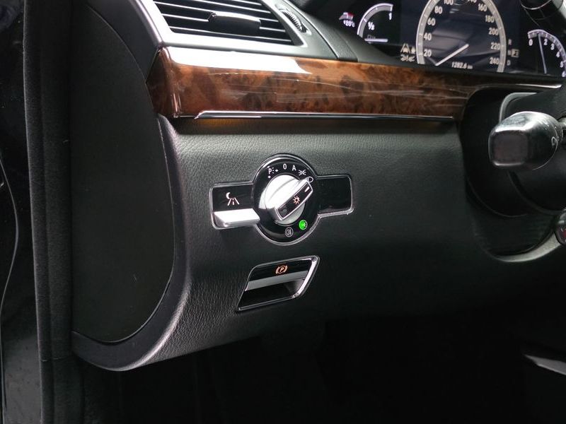 2012 Mercedes-Benz S-Class S500L BlueEFFICIENCY 4MATIC photo 15