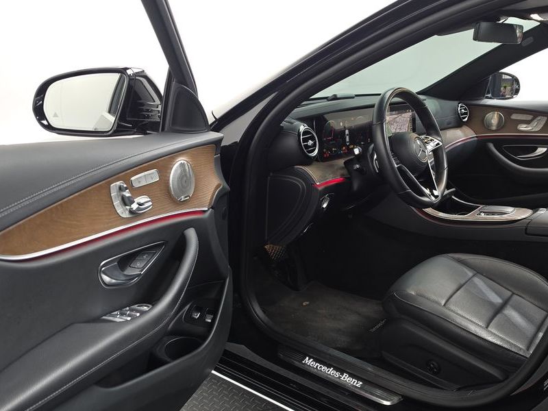 2021 Mercedes-Benz E-Class E300e 4MATIC Exclusive photo 10