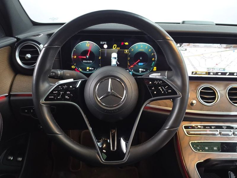 2021 Mercedes-Benz E-Class E300e 4MATIC Exclusive photo 13