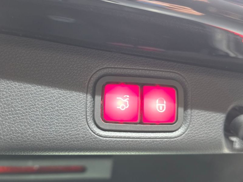2021 Mercedes-Benz E-Class E300e 4MATIC Exclusive photo 18