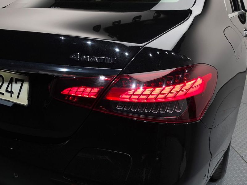 2021 Mercedes-Benz E-Class E300e 4MATIC Exclusive photo 23