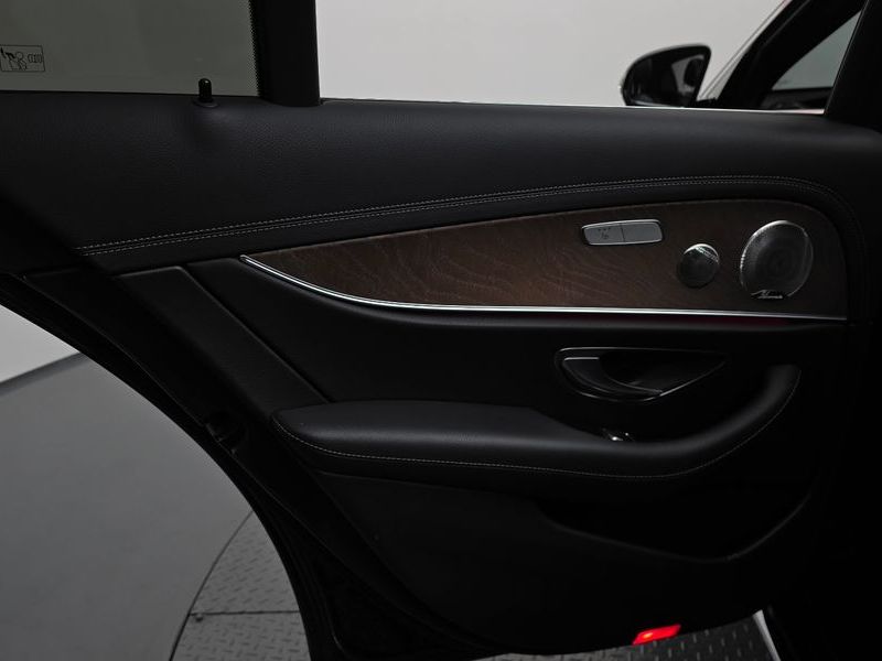 2021 Mercedes-Benz E-Class E300e 4MATIC Exclusive photo 25