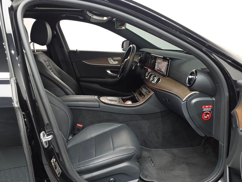 2021 Mercedes-Benz E-Class E300e 4MATIC Exclusive photo 26