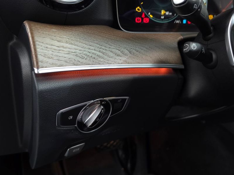 2021 Mercedes-Benz E-Class E300e 4MATIC Exclusive photo 28