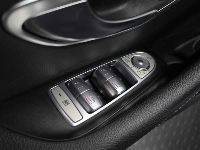 2021 Mercedes-Benz E-Class E300e 4MATIC Exclusive photo 30