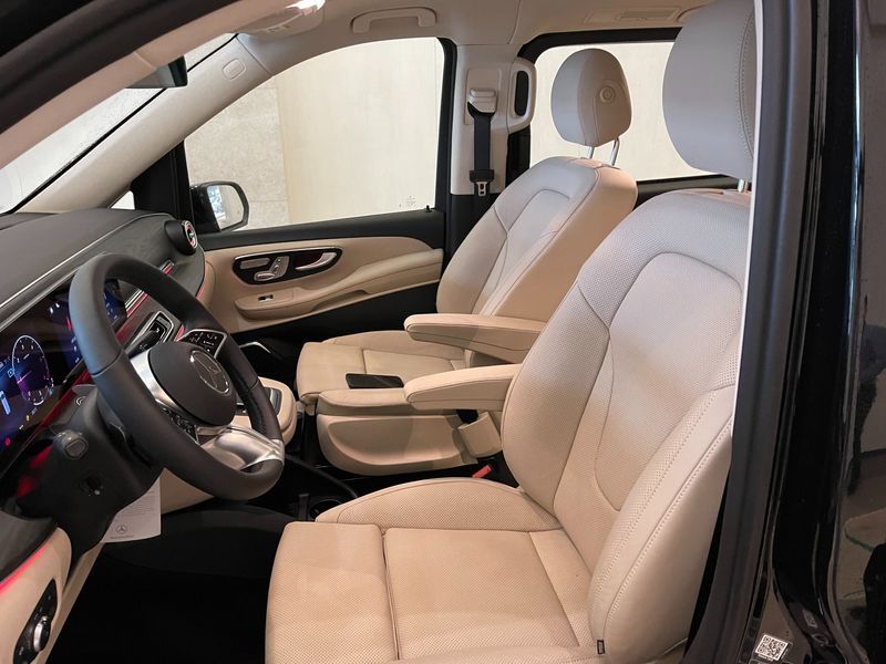 2025 Mercedes-Benz CLA V300 CDI W447 photo 9
