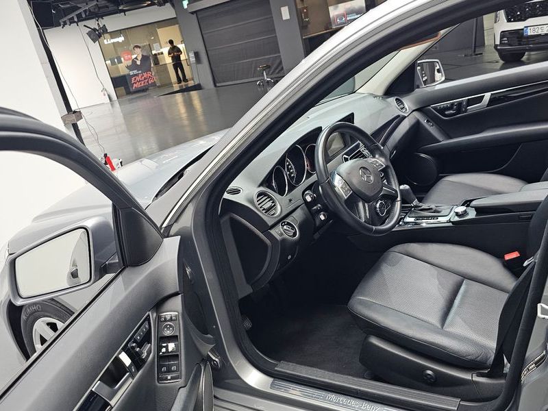 2013 Mercedes-Benz C-Class C200 CGI Avantgarde Style Package photo 10