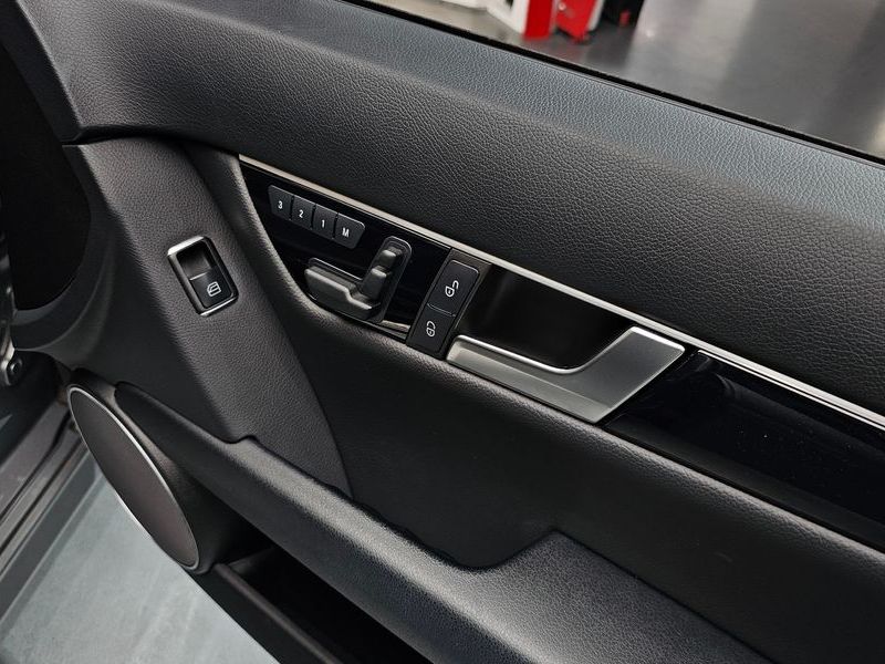 2013 Mercedes-Benz C-Class C200 CGI Avantgarde Style Package photo 18