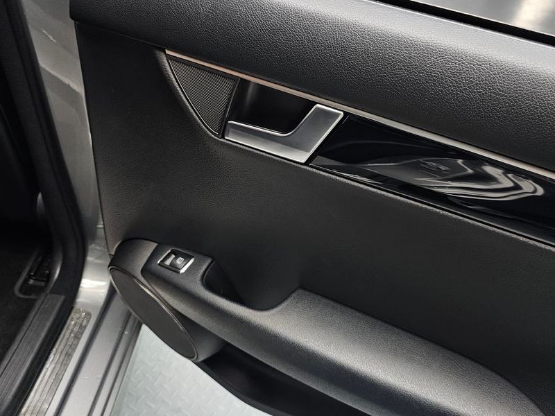 2013 Mercedes-Benz C-Class C200 CGI Avantgarde Style Package photo 28