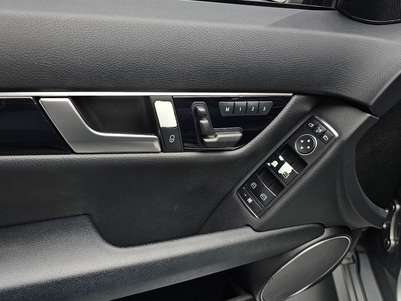 2013 Mercedes-Benz C-Class C200 CGI Avantgarde Style Package photo 29