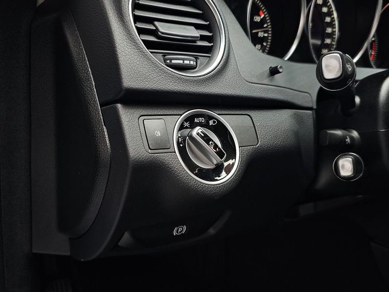 2013 Mercedes-Benz C-Class C200 CGI Avantgarde Style Package photo 30