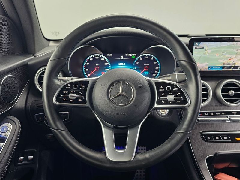2021 Mercedes-Benz C-Class GLC300e 4MATIC Coupe photo 13