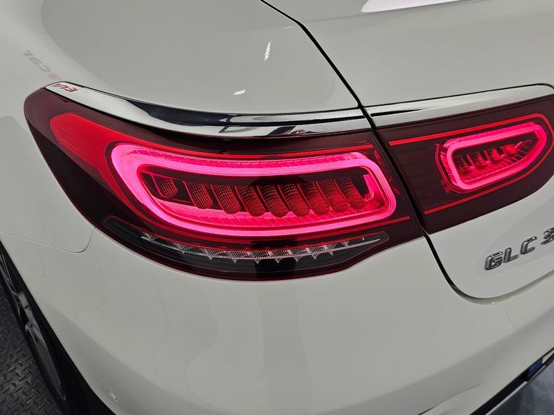 2021 Mercedes-Benz C-Class GLC300e 4MATIC Coupe photo 23