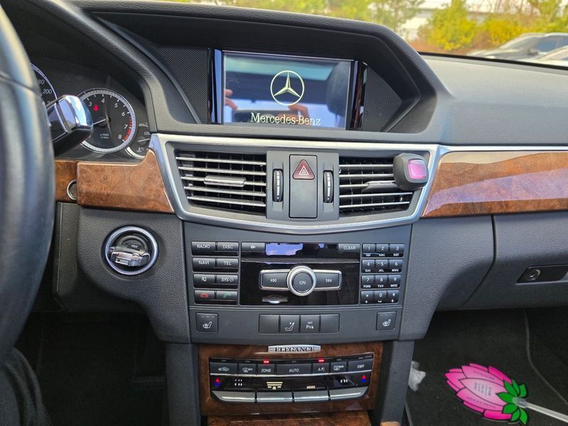 2012 Mercedes-Benz E-Class E300 Elegance photo 11