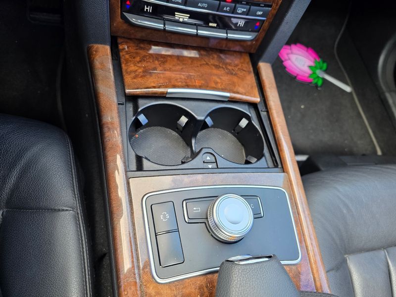 2012 Mercedes-Benz E-Class E300 Elegance photo 12