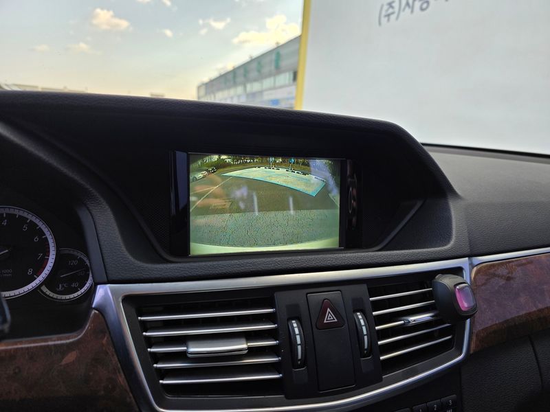 2012 Mercedes-Benz E-Class E300 Elegance photo 13