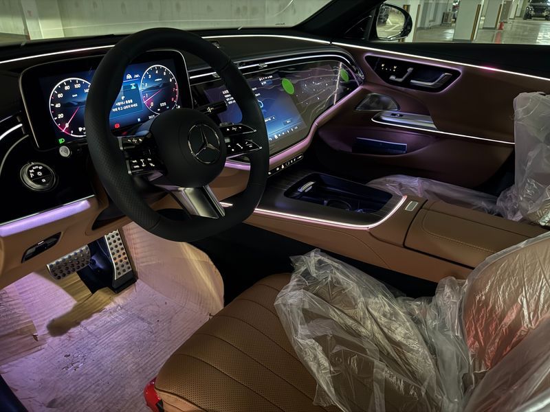 2026 Mercedes-Benz E-Class E300 4MATIC AMG Line photo 7