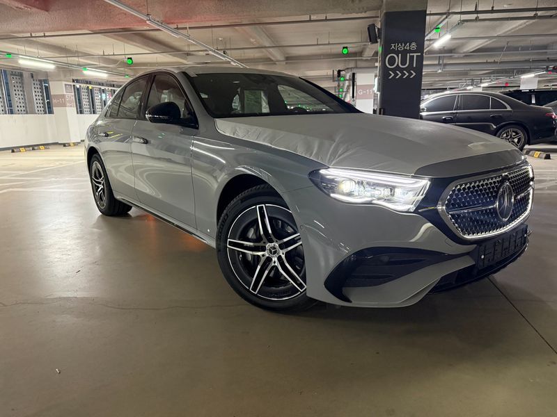 2026 Mercedes-Benz E-Class E300 4MATIC AMG Line photo 9