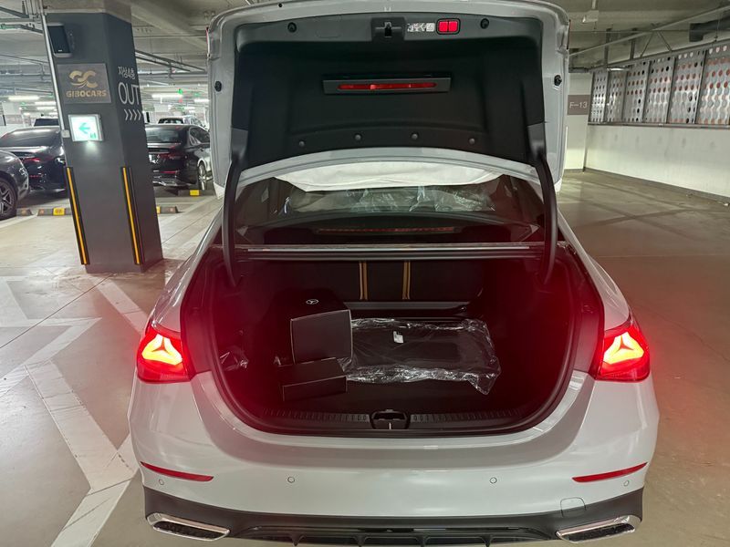 2026 Mercedes-Benz E-Class E300 4MATIC AMG Line photo 11