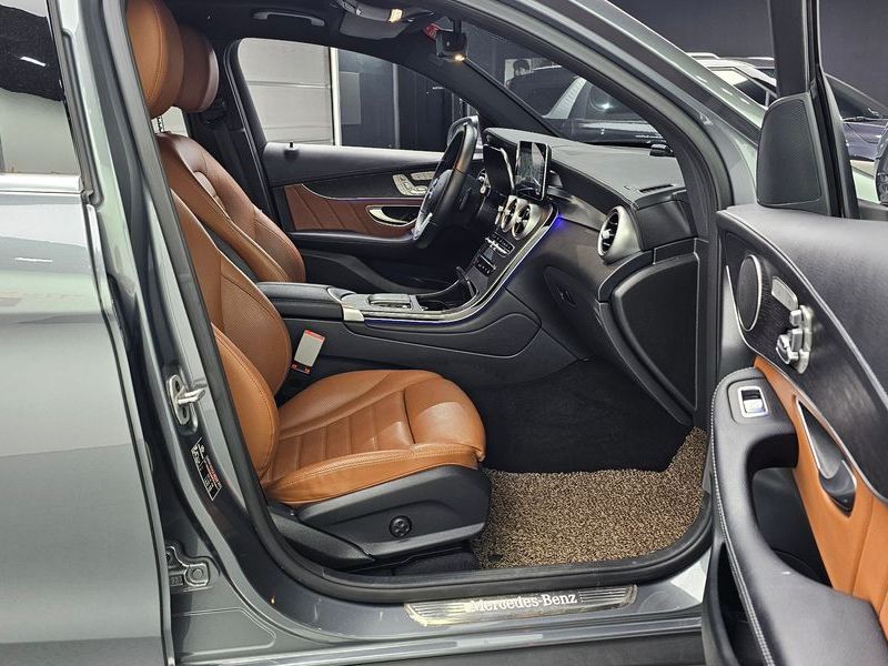 2022 Mercedes-Benz C-Class GLC300e 4MATIC Coupe photo 11