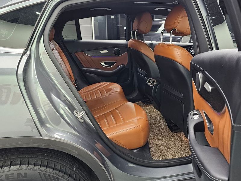 2022 Mercedes-Benz C-Class GLC300e 4MATIC Coupe photo 12