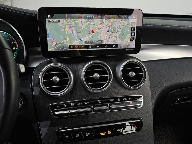 2022 Mercedes-Benz C-Class GLC300e 4MATIC Coupe photo 14