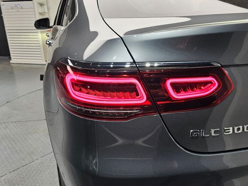 2022 Mercedes-Benz C-Class GLC300e 4MATIC Coupe photo 23