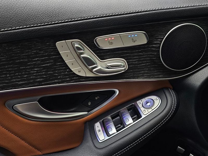 2022 Mercedes-Benz C-Class GLC300e 4MATIC Coupe photo 30