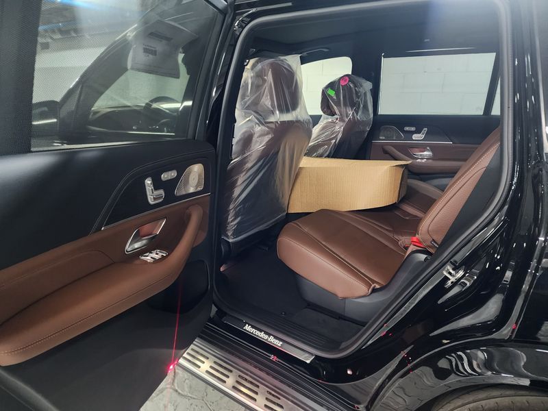 2026 Mercedes-Benz S-Class GLS450d 4MATIC photo 8