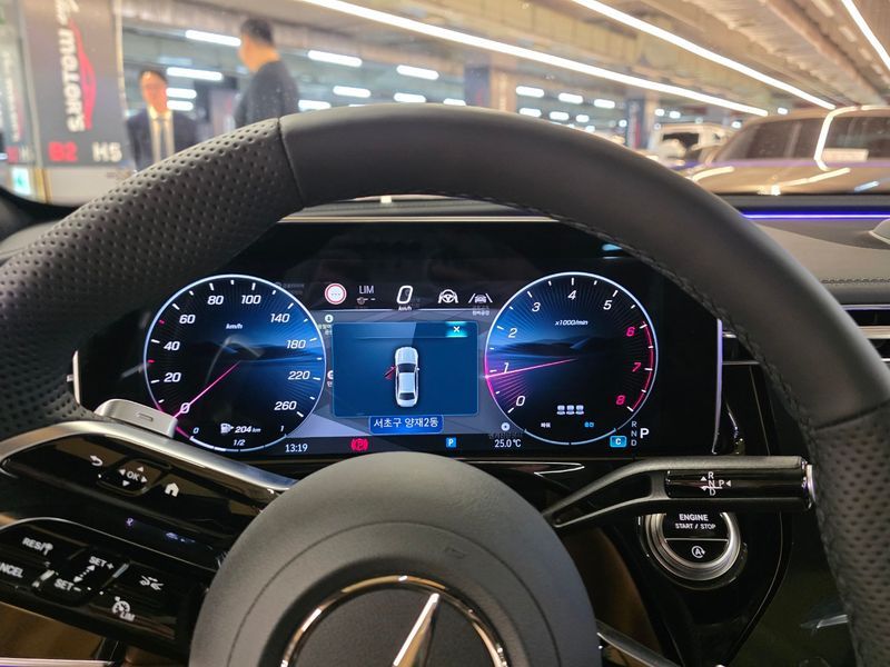 2026 Mercedes-Benz E-Class E300 4MATIC AMG Line Premiere Special photo 7