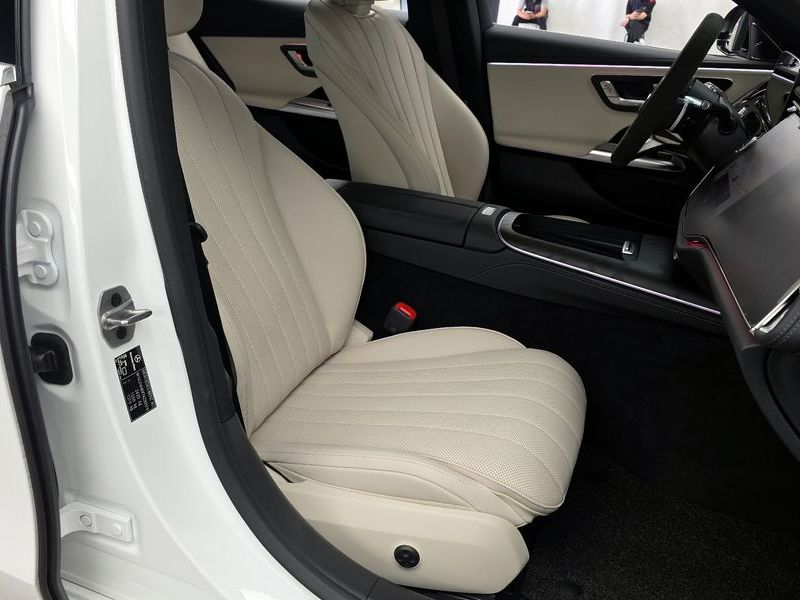 2026 Mercedes-Benz E-Class E300 4MATIC AMG Line photo 11